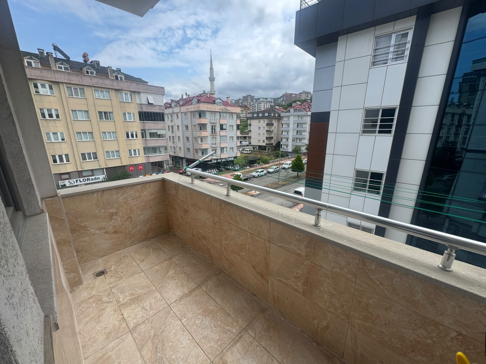 SÖĞÜTLÜ DE CUMHURİYET BULVARINDA KİRALIK DAİRE